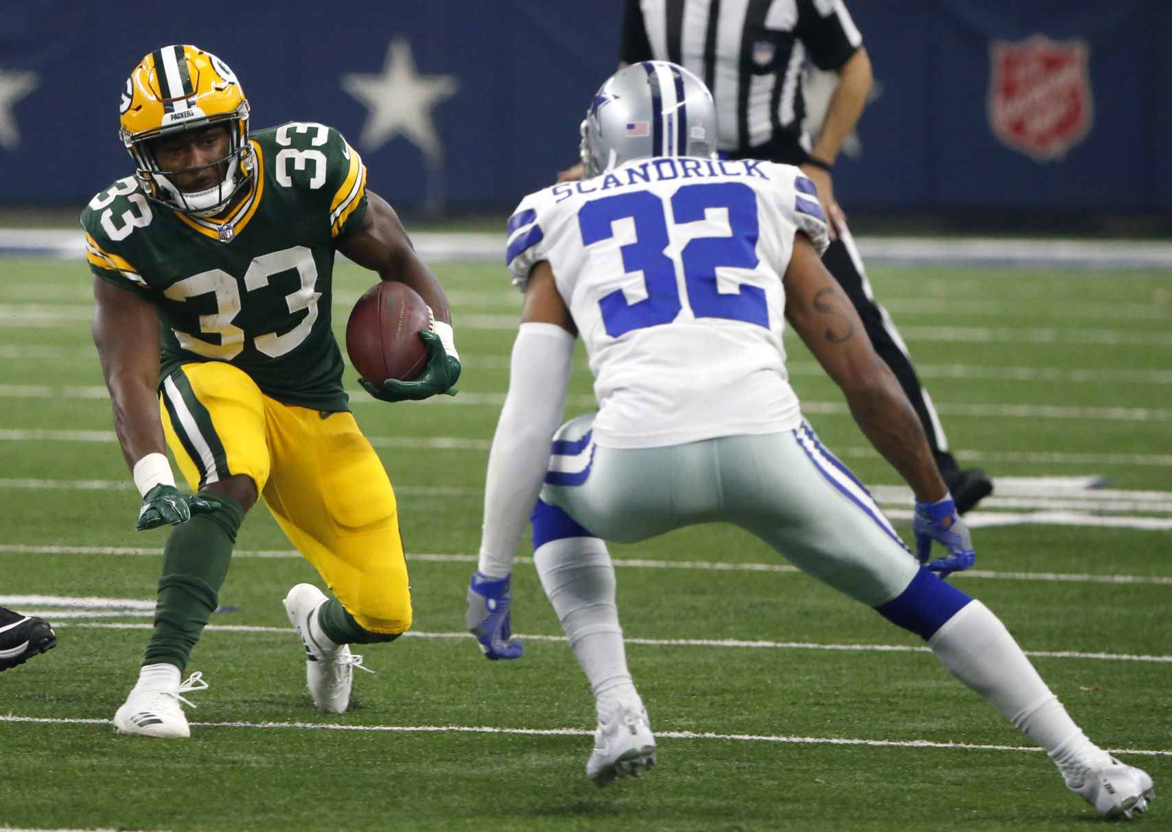 Aaron Jones running, AP photo
